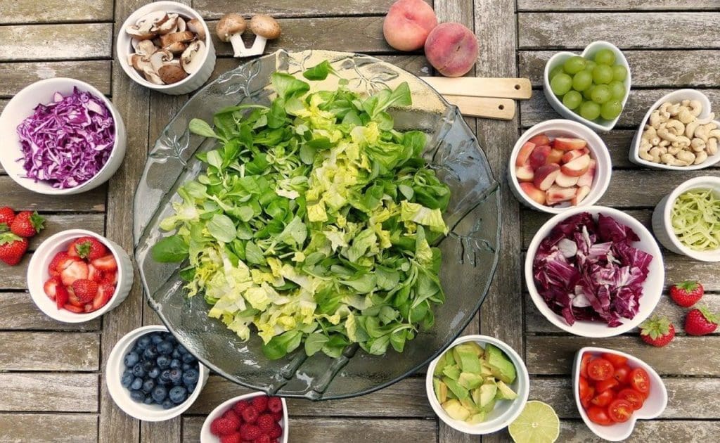 چگونه یک رژیم غذایی وگان می‌تواند سطح انرژی را بهبود بخشد و با خستگی مبارزه کند؟ آگوست 2025