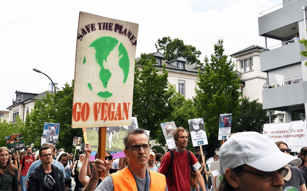 Hvordan vedtagelse af en plantebaseret diæt fremmer Social Justice 2 Hvordan vedtagelse af en plantebaseret diæt fremmer social retfærdighed juni 2025
