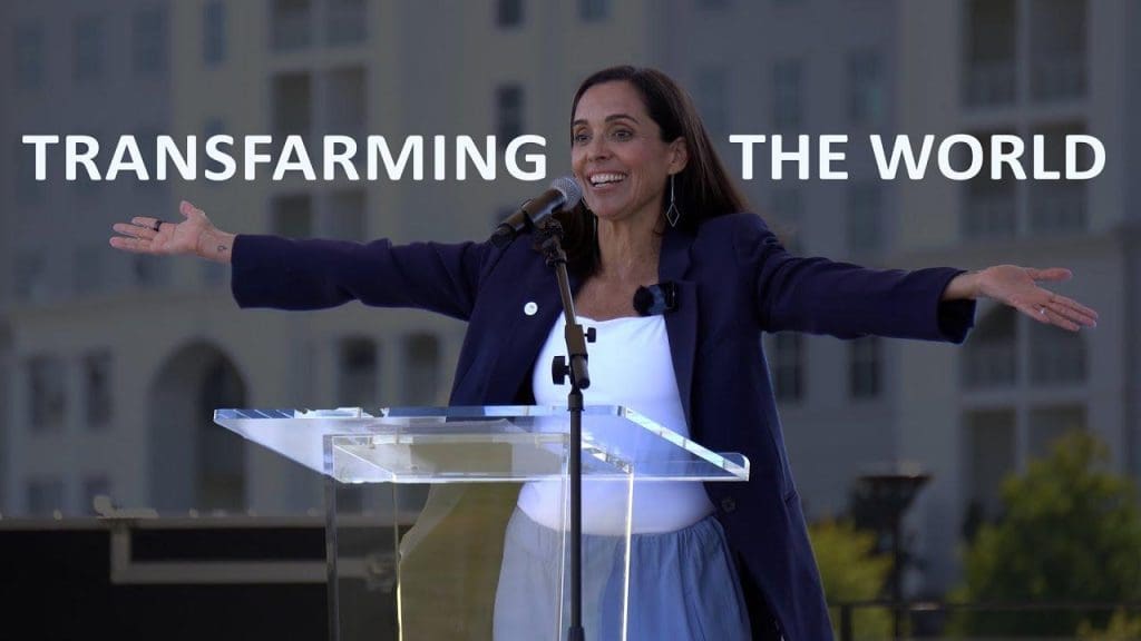 Berättelsen MÅSTE FÖRÄNDRAS! Leah Garcés of Mercy for Animals &amp; Transfarmation