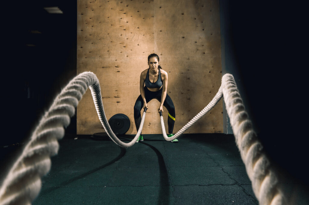 Vegan vücut geliştirici, bitkisel beslenme ile kas kütlesini sergiliyor.